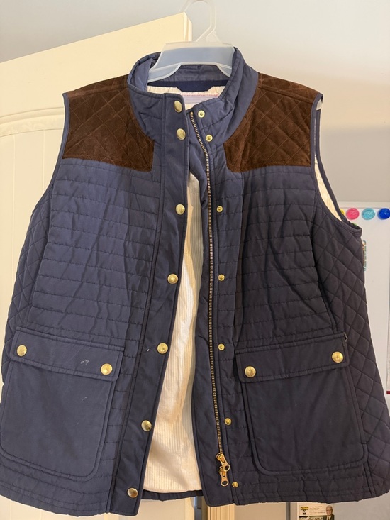 Vineyard Vines Jackets & Blazers - Vineyard Vines Navy Quilted Vest with Brown Shoulder Panels